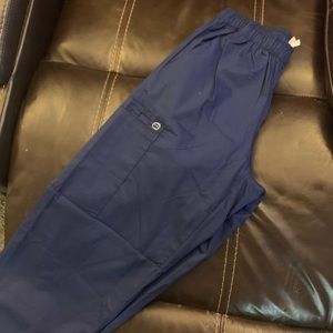 Never worn wonder wink scrub bottoms